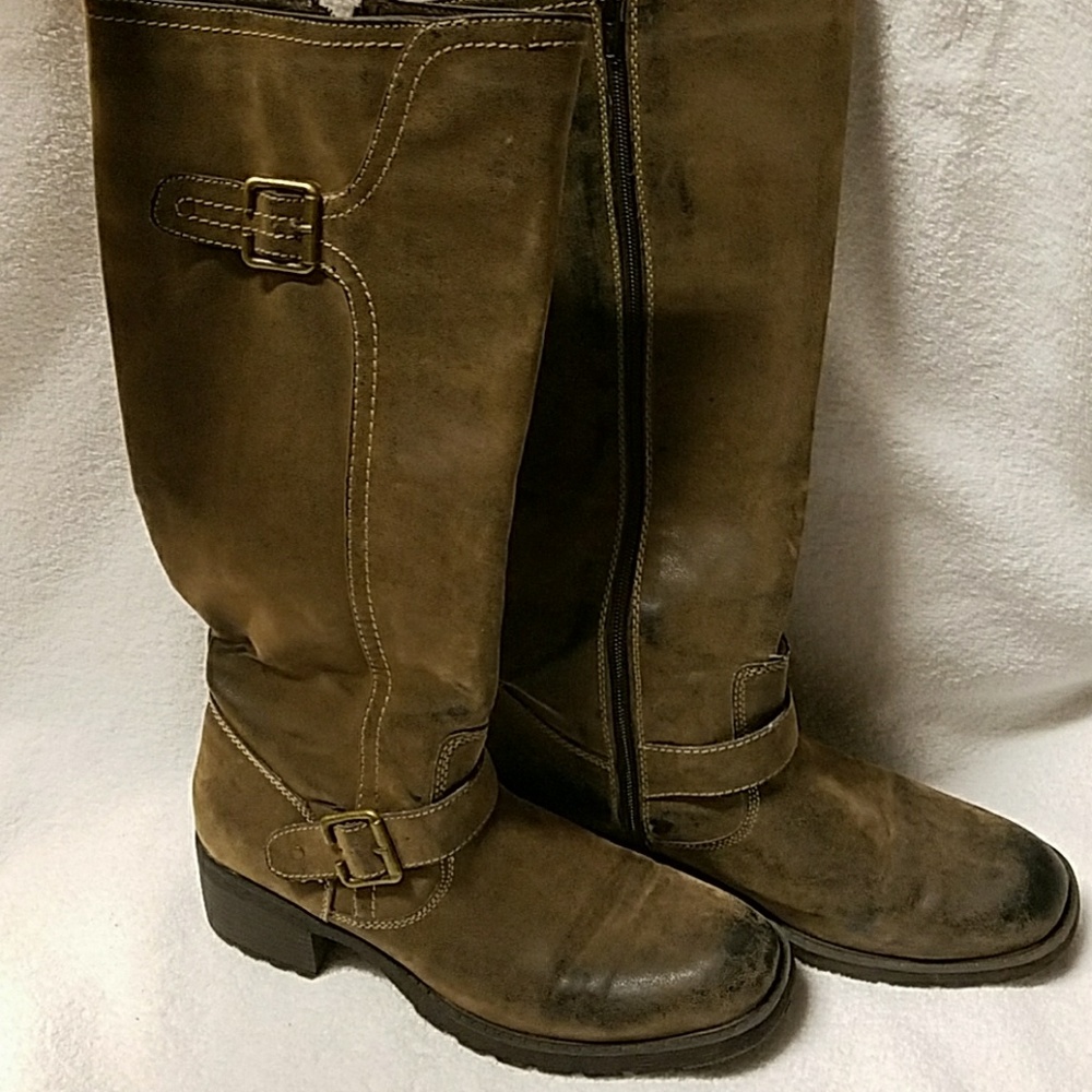 Brown distressed  boot